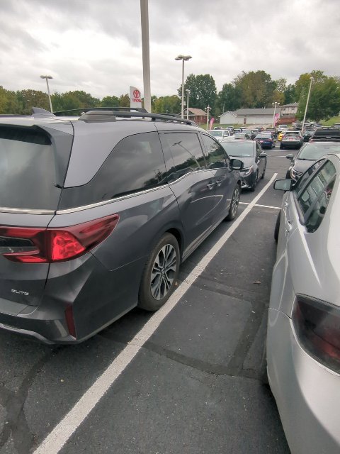 Used 2025 Honda Odyssey Elite image 6