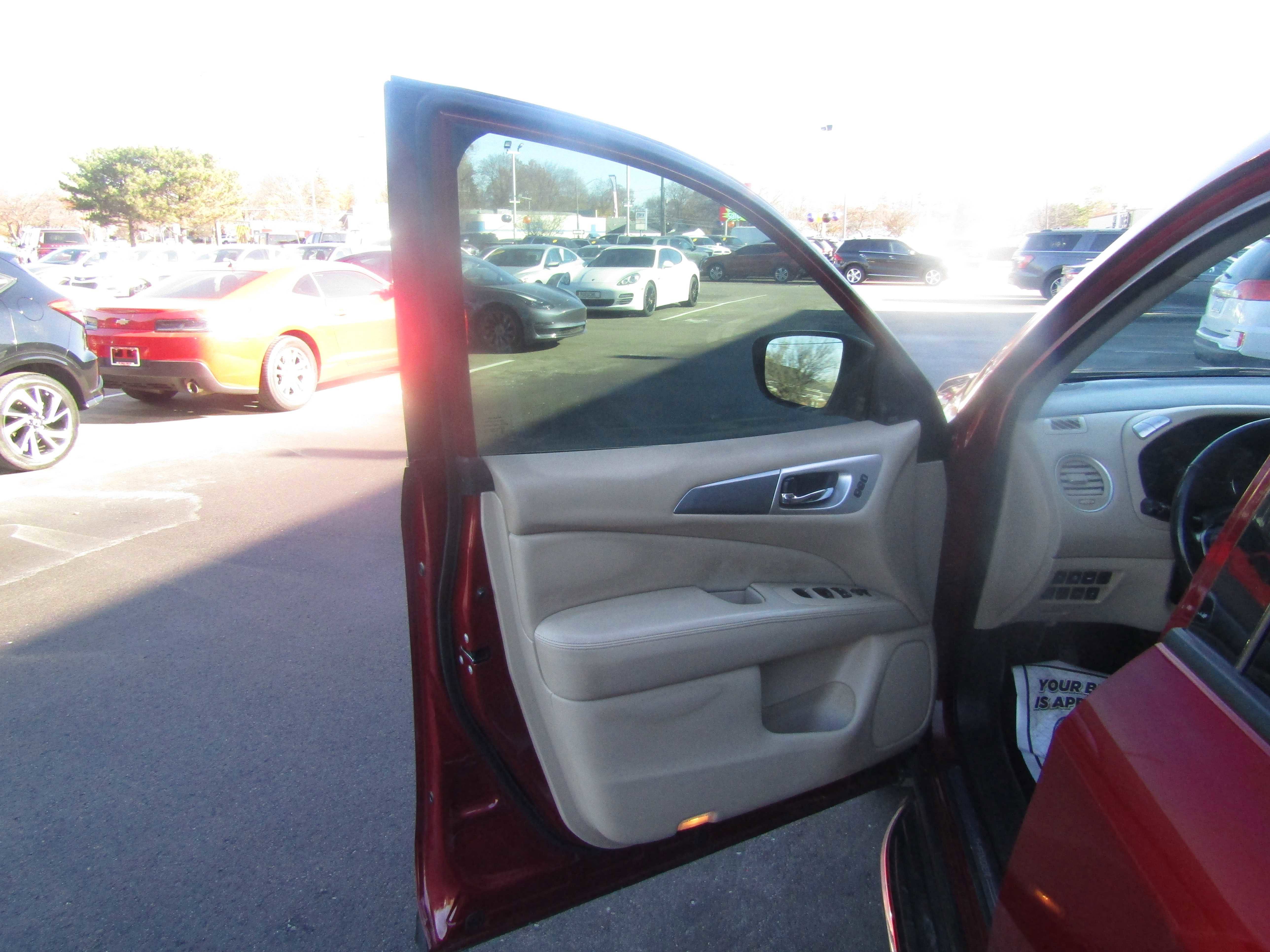 Used 2020 Nissan Pathfinder SL AWD/4WD image 7