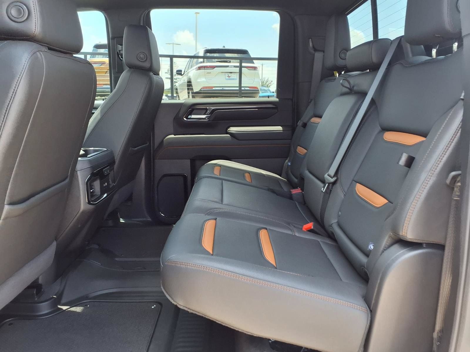 Used 2024 GMC Sierra 2500 AT4 w/ AT4 Premium Plus Package AWD/4WD image 17