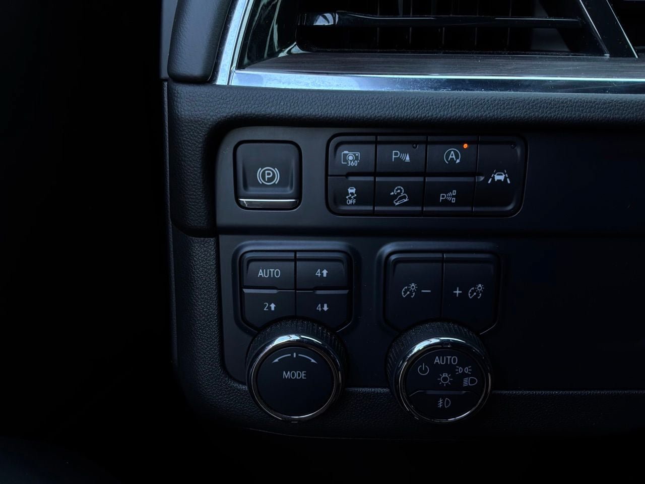Used 2025 Chevrolet Tahoe Z71 AWD/4WD image 28