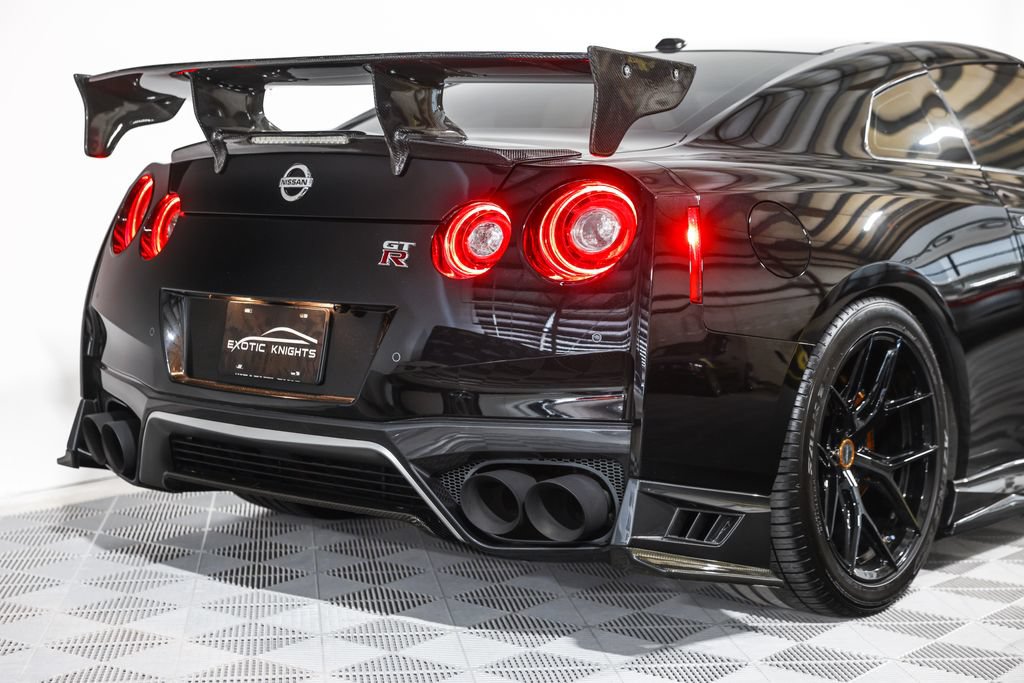 Used 2017 Nissan GT-R Premium AWD/4WD image 11