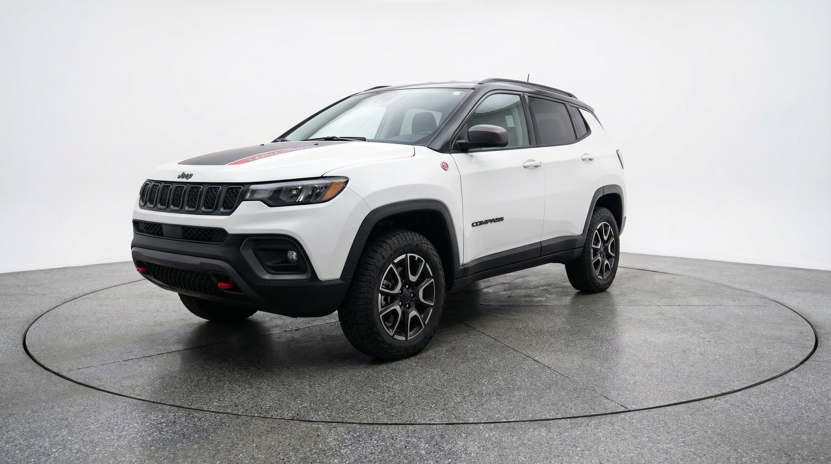 Used 2025 Jeep Compass Trailhawk AWD/4WD image 3