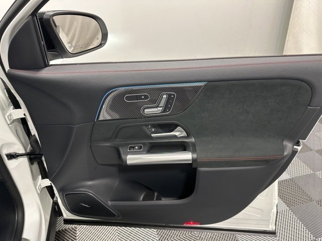 Used 2025 Mercedes-Benz GLA 35 AMG 4MATIC image 32