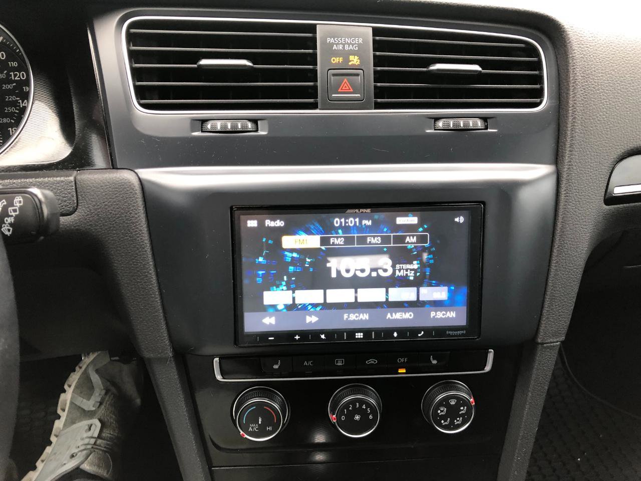 Used 2015 Volkswagen GTI SE FWD image 22