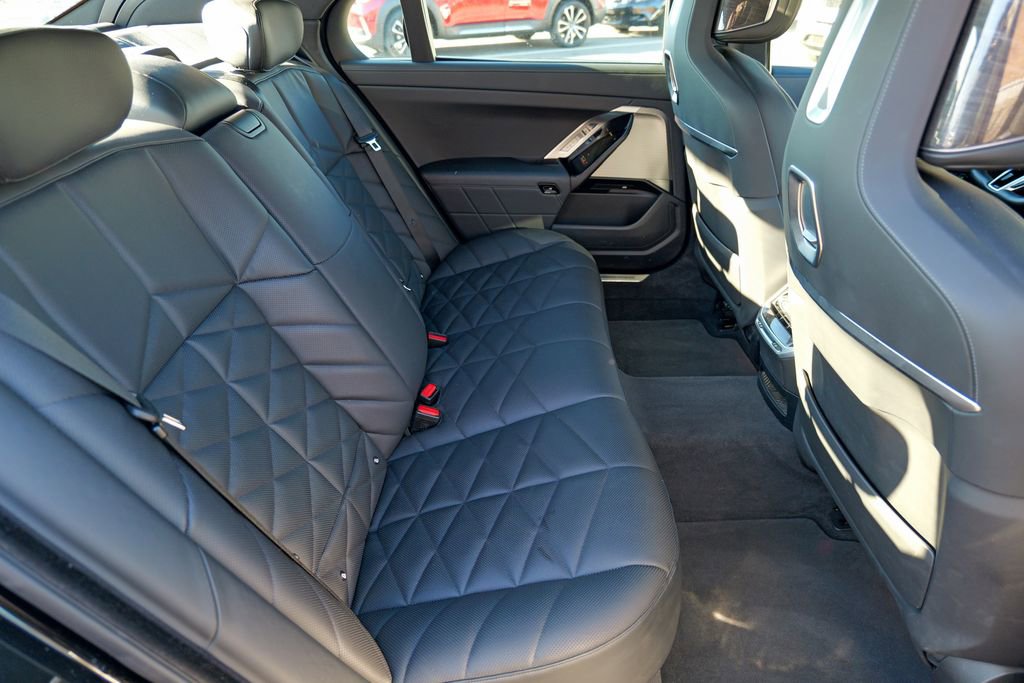 Used 2023 BMW 740i w/ Parking Assistance Package image 43