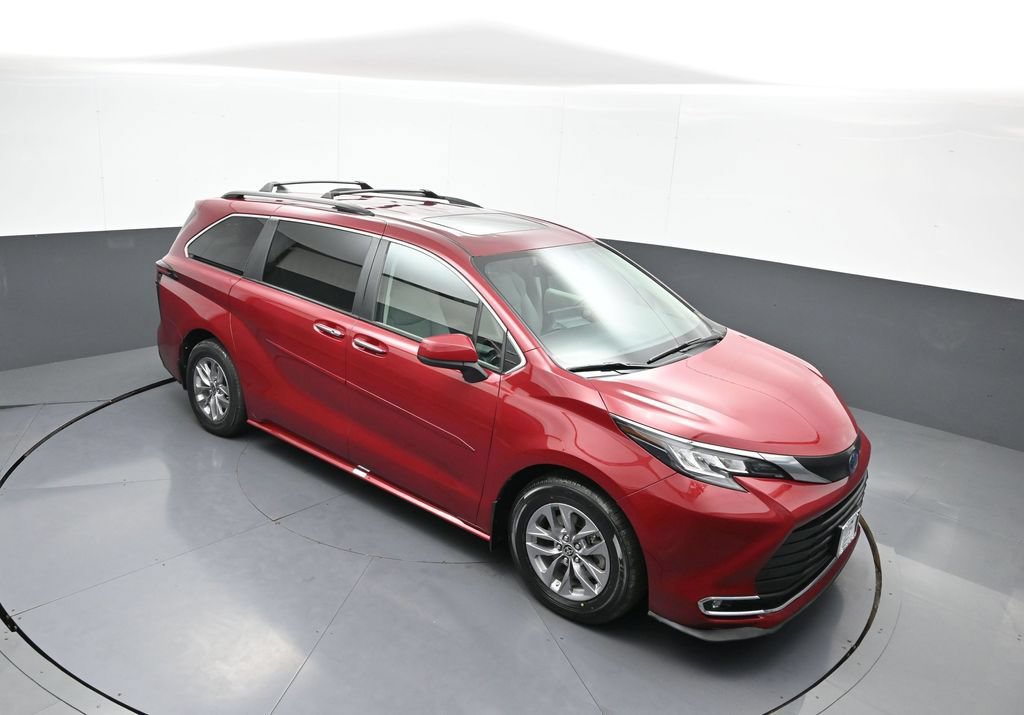 Certified 2022 Toyota Sienna XLE AWD/4WD image 38