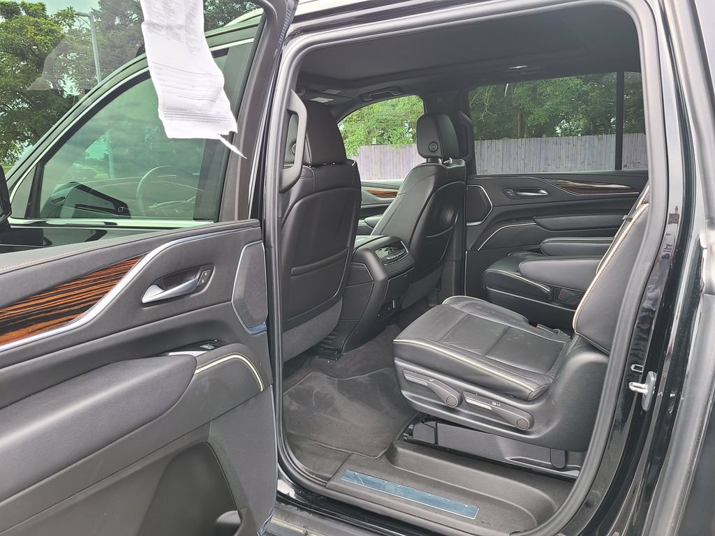 Used 2023 Cadillac Escalade ESV Premium Luxury AWD/4WD image 18