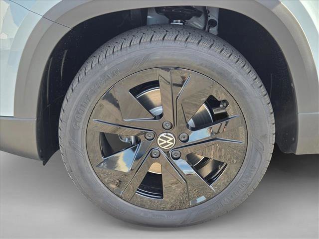 New 2026 Volkswagen Taos SE FWD image 10