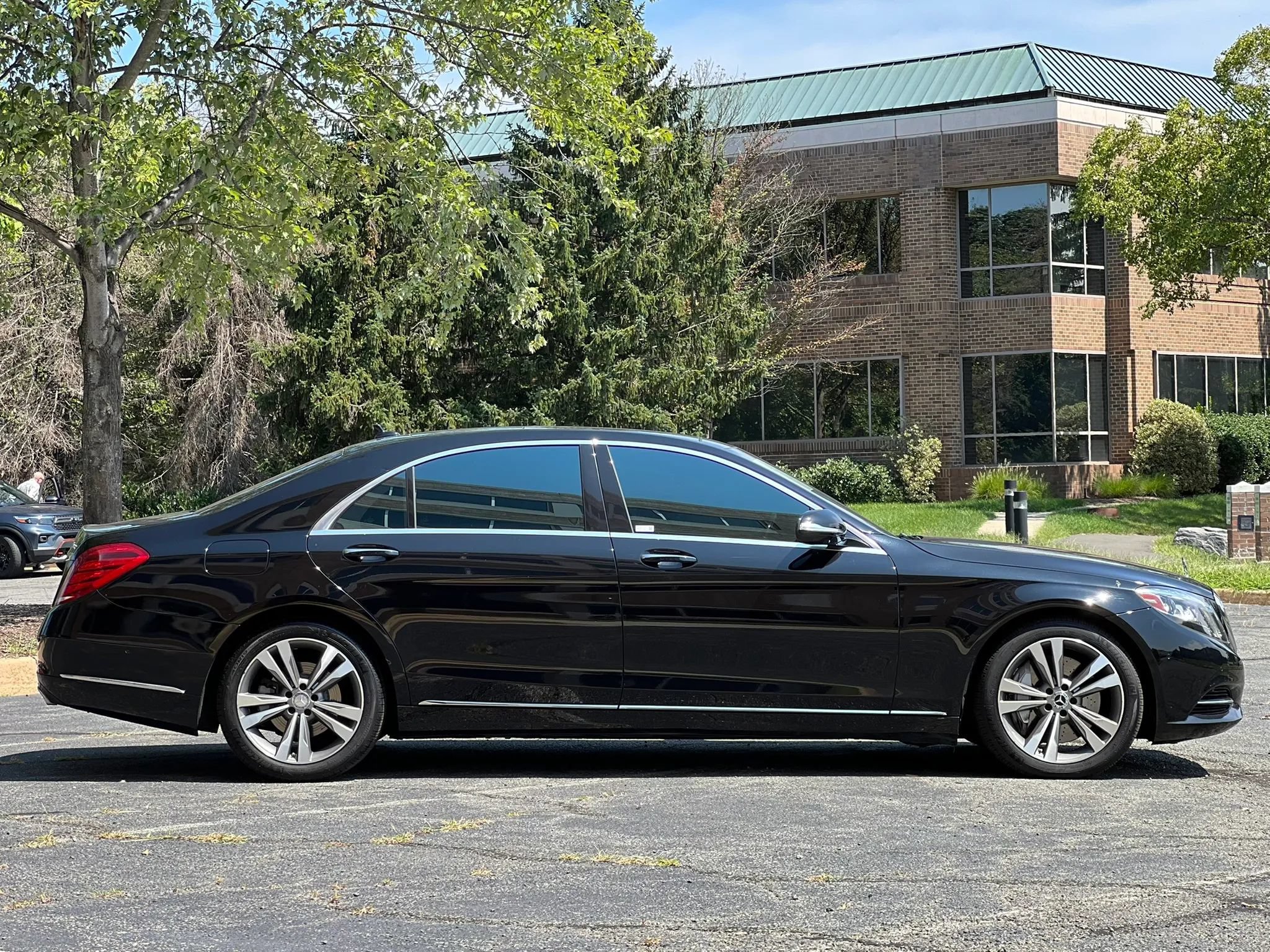 Used 2017 Mercedes-Benz S 550 4MATIC Sedan w/ Premium Package image 6