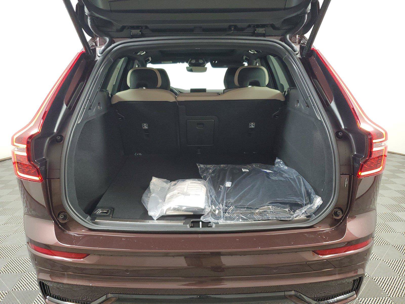 New 2026 Volvo XC60 B5 Plus w/ Climate Package AWD/4WD image 9