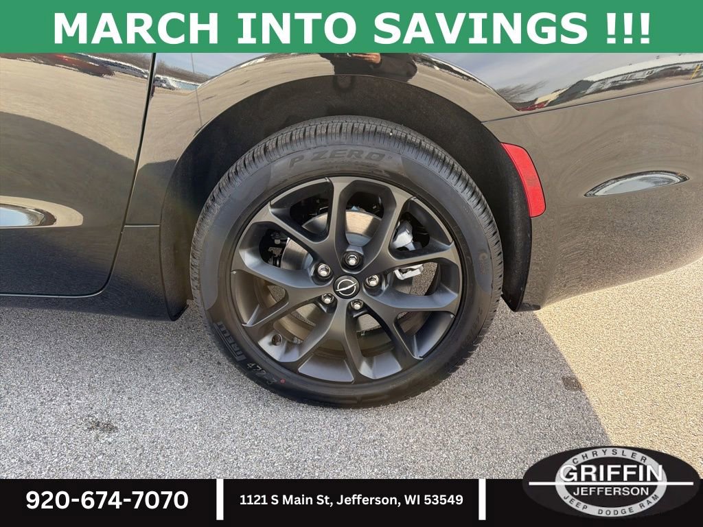 New 2026 Chrysler Pacifica Select w/ S Appearance Package image 11