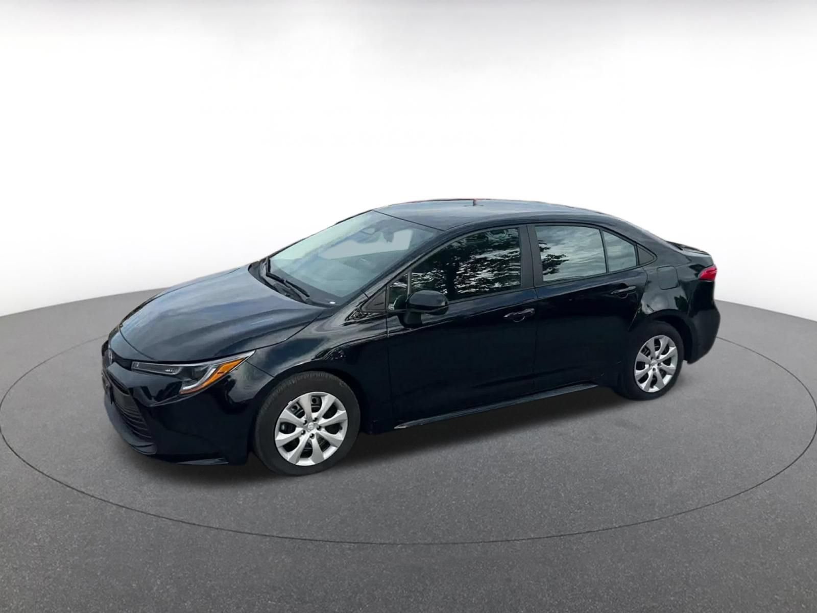 Used 2025 Toyota Corolla LE FWD image 6