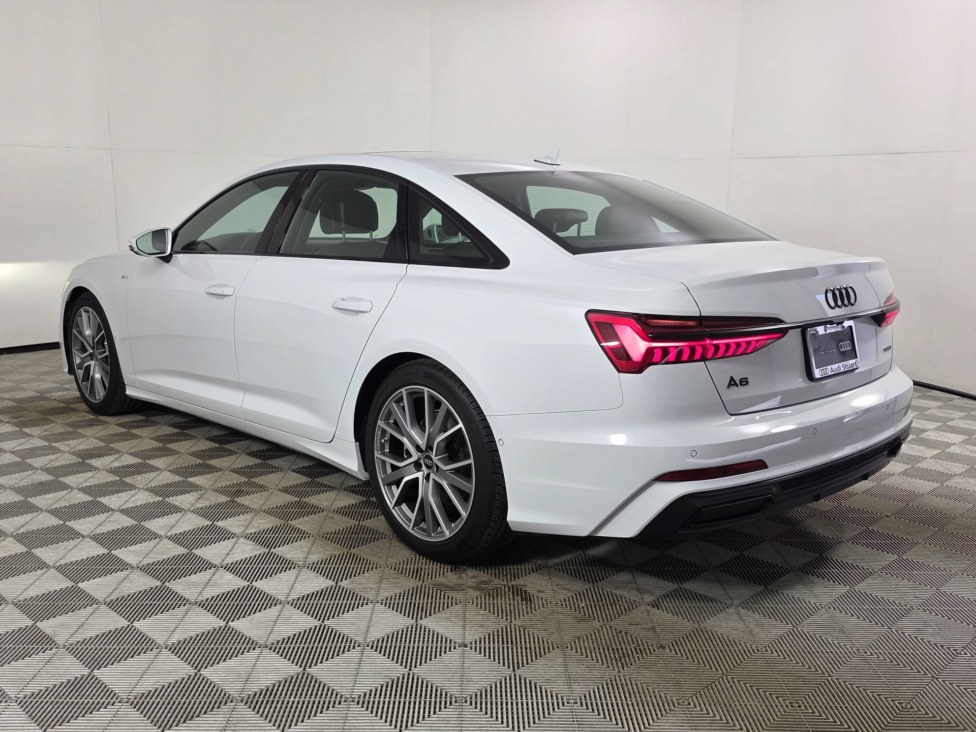 Used 2023 Audi A6 Premium Plus w/ Premium Plus Package AWD/4WD image 5