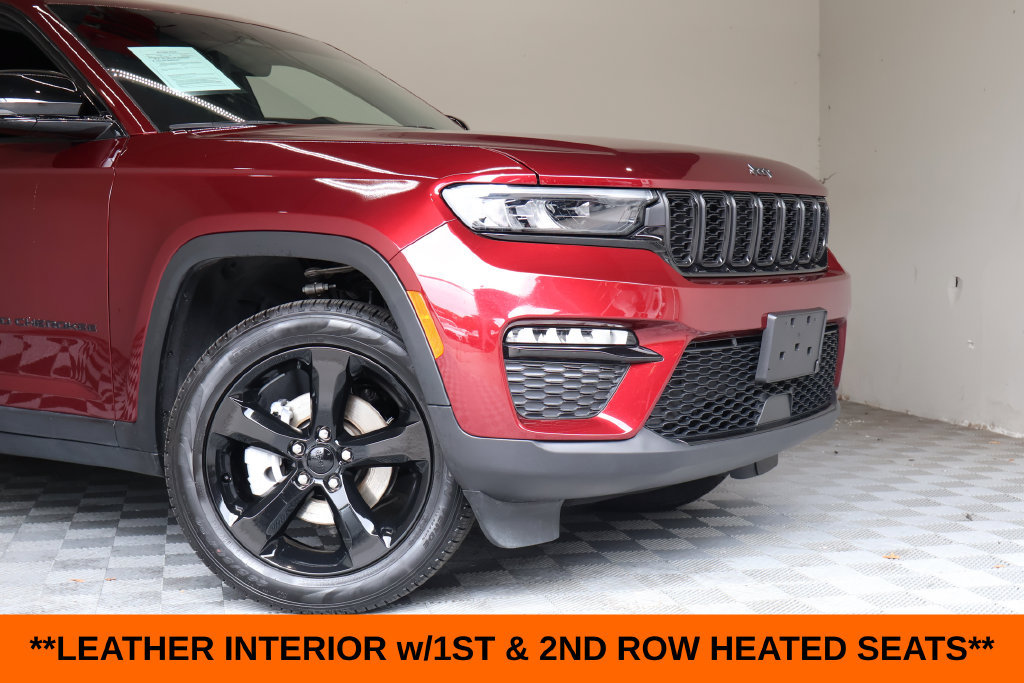 Used 2025 Jeep Grand Cherokee Limited w/ Black Appearance Package AWD/4WD image 3