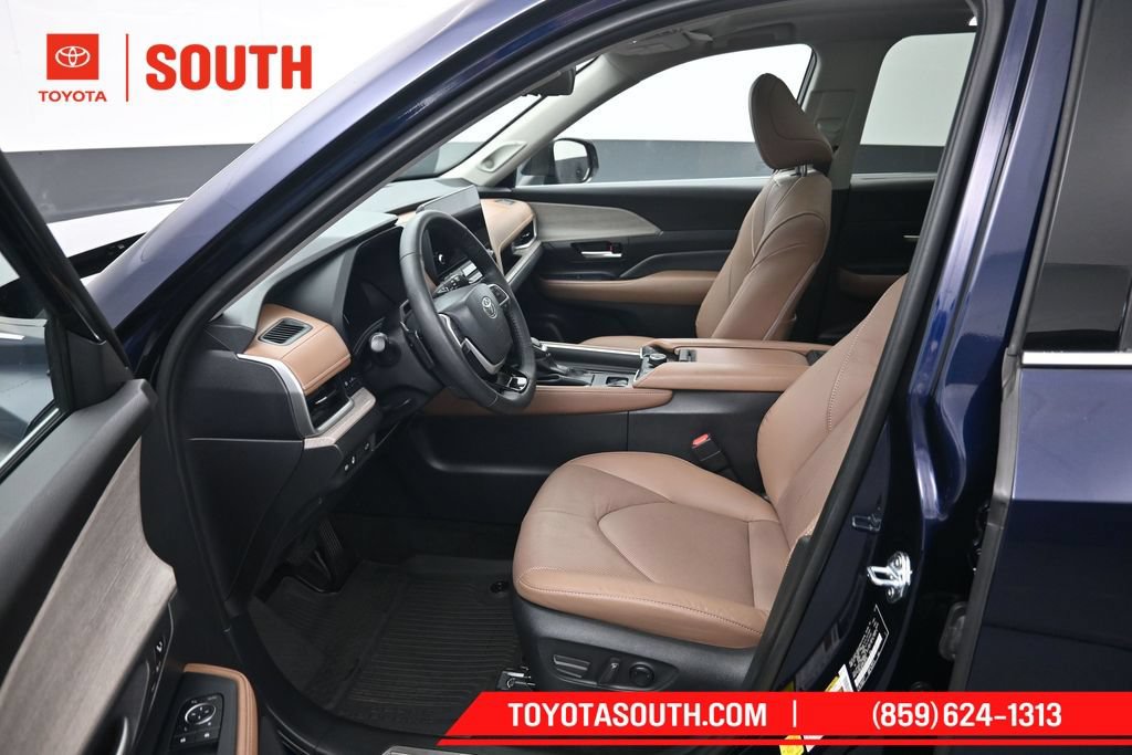Certified 2025 Toyota Grand Highlander AWD image 9