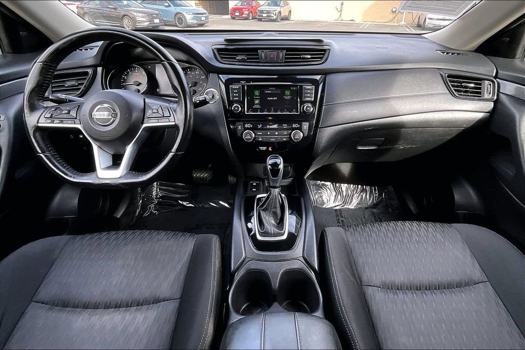 Used 2019 Nissan Rogue SV w/ Premium Package FWD image 11