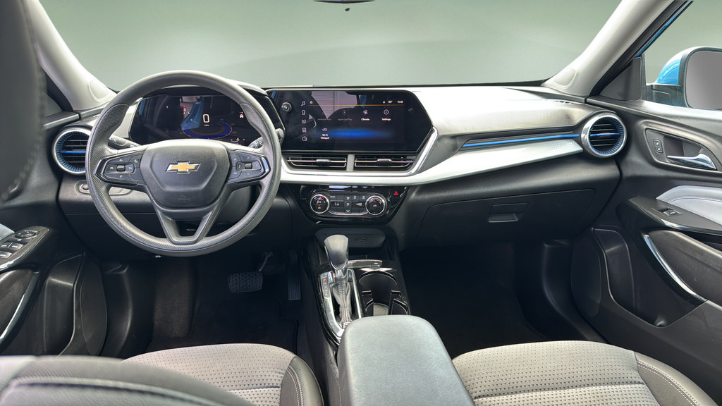 Used 2025 Chevrolet Trax LT FWD image 9
