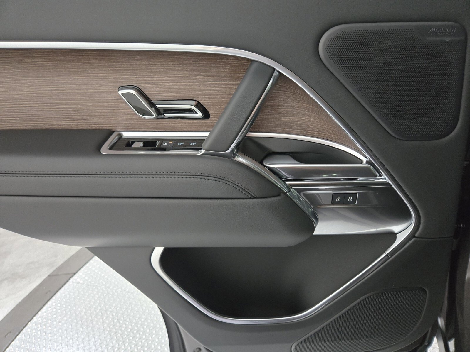 New 2025 Land Rover Range Rover SE image 20