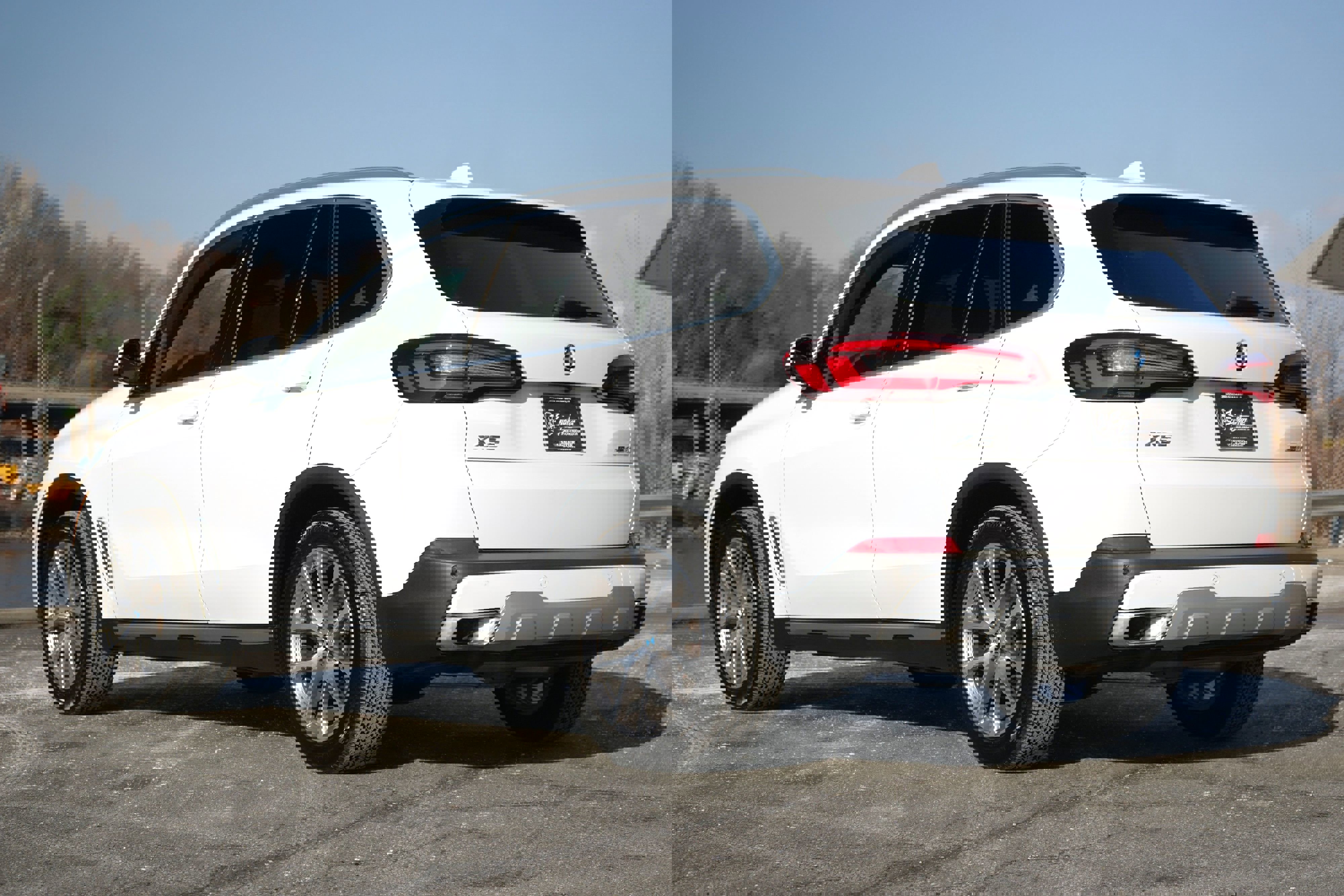 Used 2022 BMW X5 xDrive40i w/ Premium Package AWD/4WD image 3