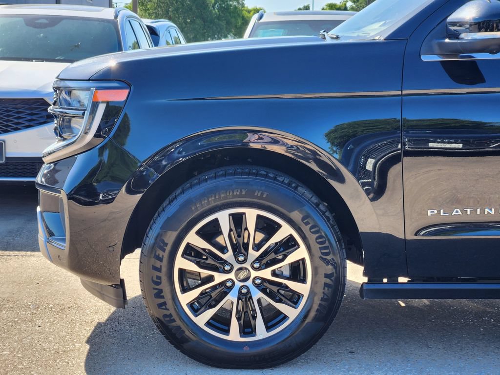 Used 2025 Ford Expedition Max Platinum AWD/4WD image 12