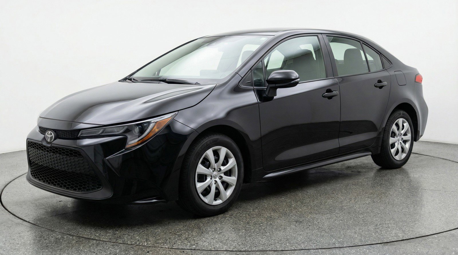 Used 2025 Toyota Corolla LE image 3