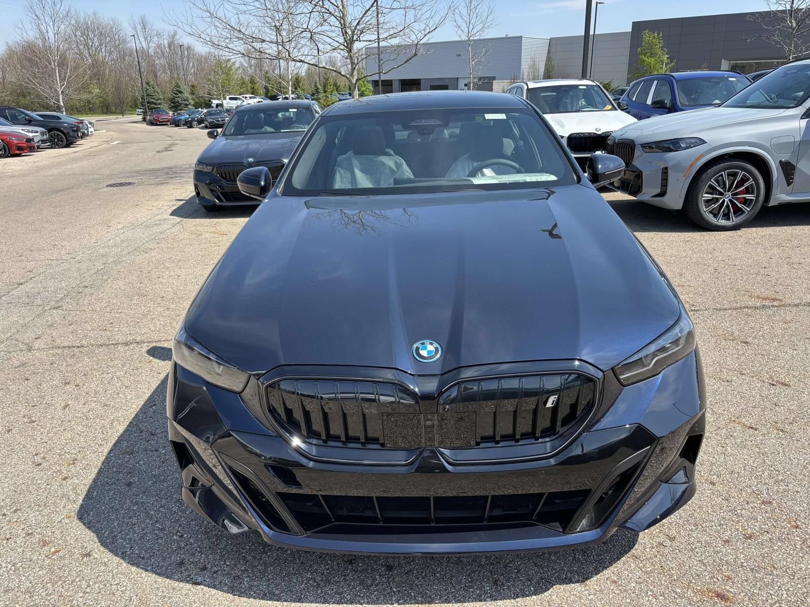 New 2026 BMW i5 eDrive40 w/ M Sport Package AWD/4WD image 2