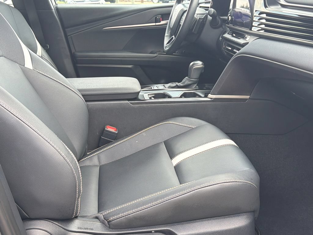 Used 2025 Toyota Camry SE w/ Convenience Package FWD image 17