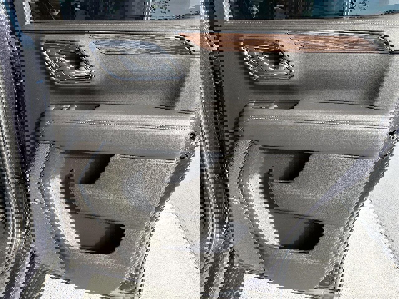 Used 2022 Chevrolet Tahoe LT w/ Luxury Package image 30