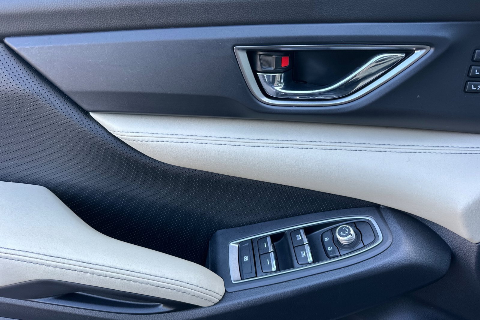 Used 2024 Subaru Ascent Limited image 11