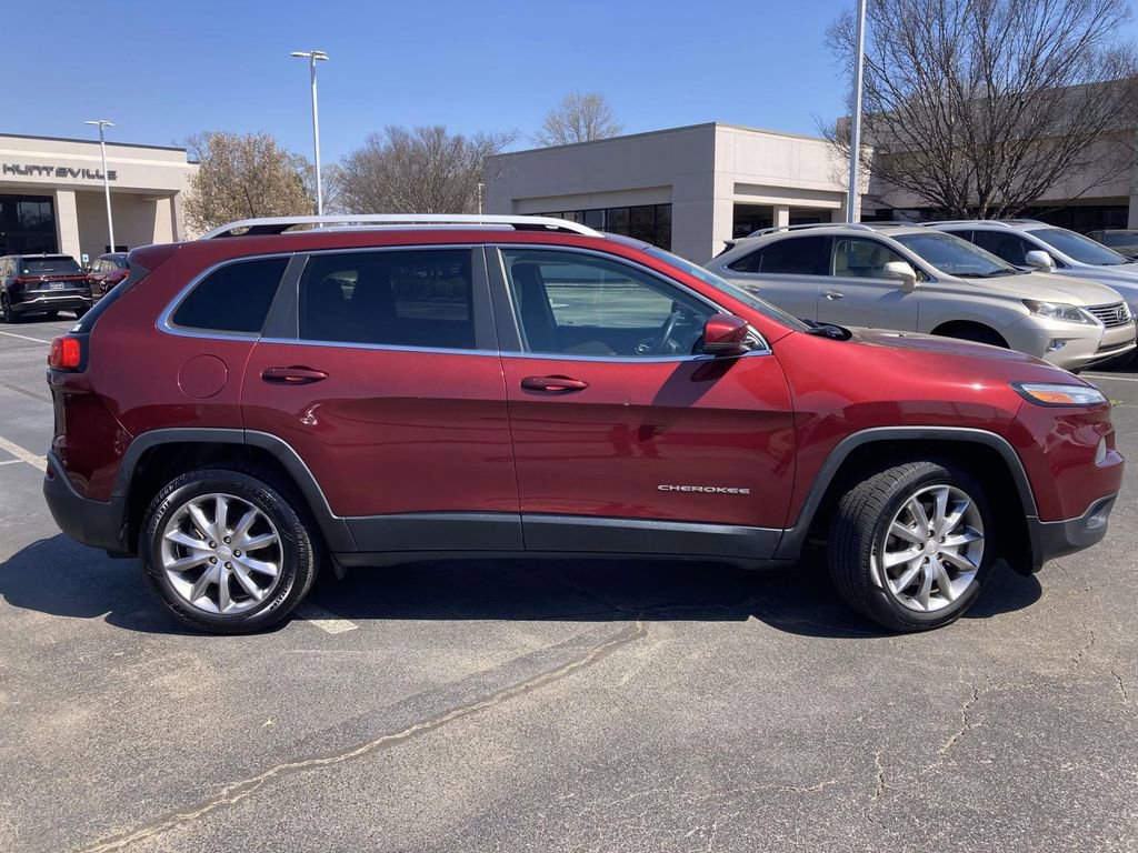 Used 2018 Jeep Cherokee Limited w/ Luxury Group FWD image 2
