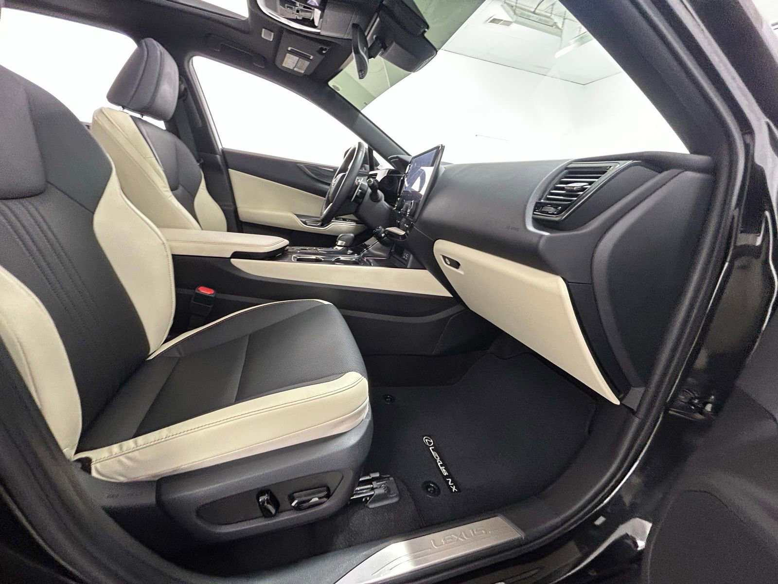 Used 2024 Lexus NX 250 FWD w/ Cold Area Package image 39