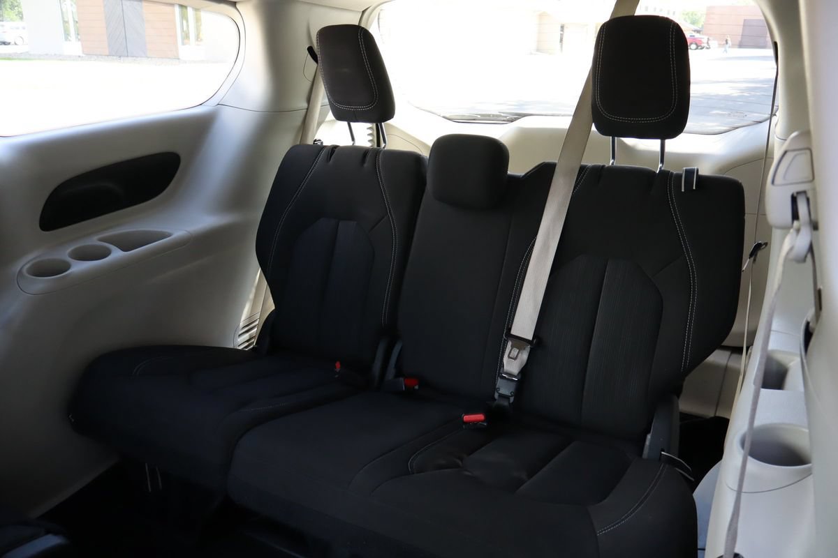 Used 2022 Chrysler Voyager LX FWD image 21