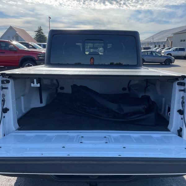 Used 2021 Jeep Gladiator Overland AWD/4WD image 15