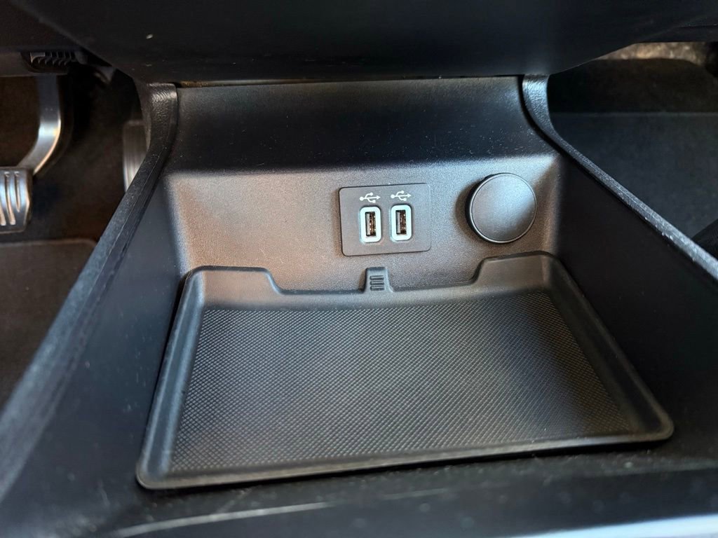 Used 2019 Ford Fusion SE FWD image 18