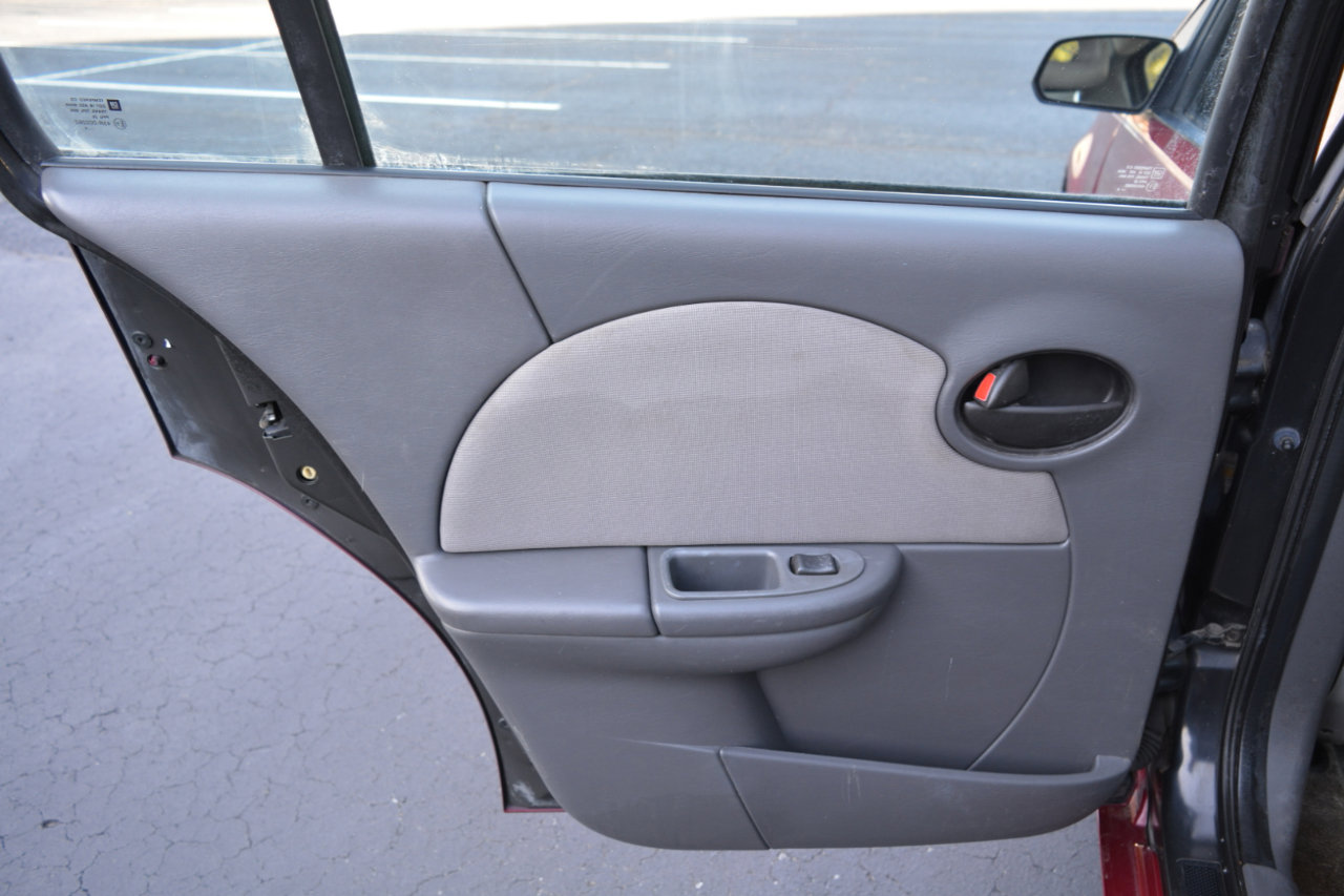 Used 2004 Saturn ION Level 2 image 11