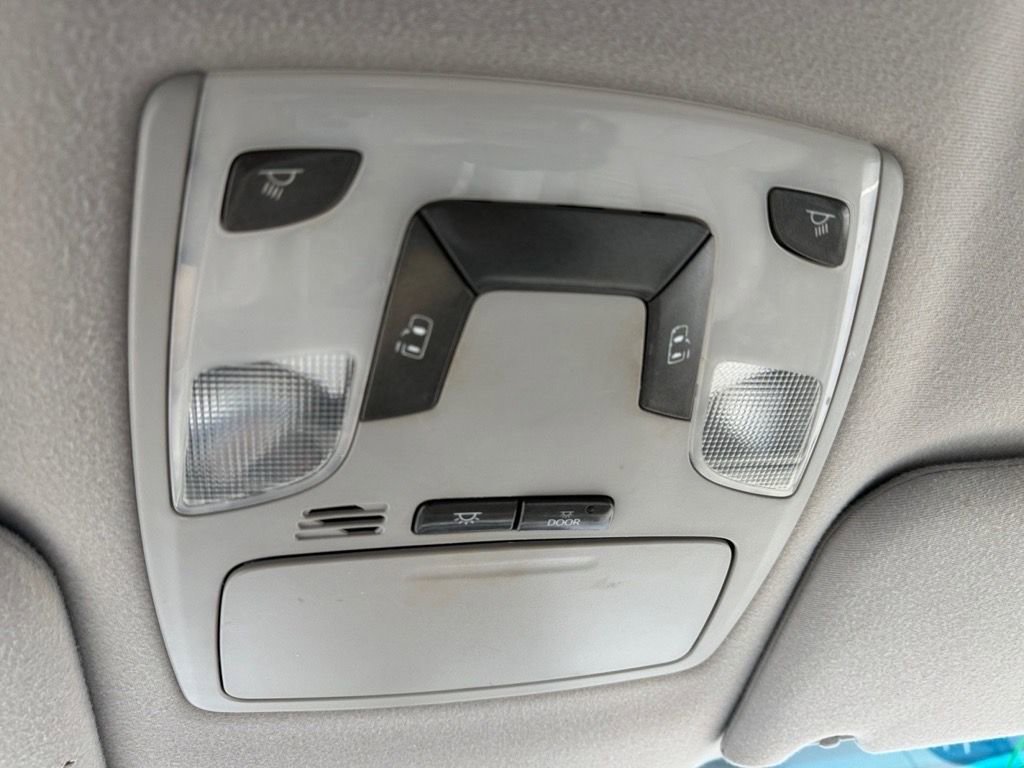 Used 2012 Toyota Sienna LE image 24