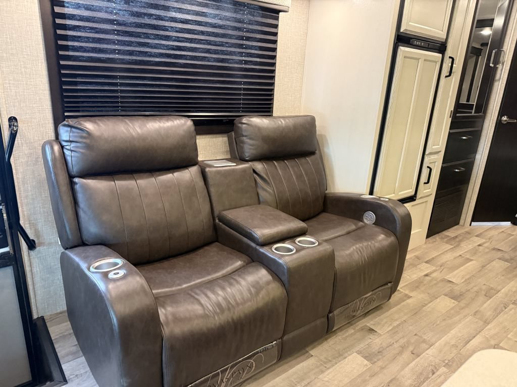 Used 2023 Ford E-450 and Econoline 450 Super Duty w/ Motorhome Prep Package RWD image 43