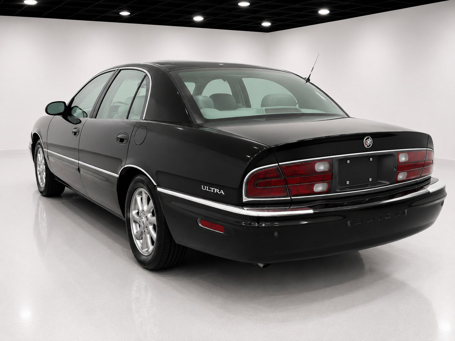 Used 2004 Buick Park Avenue Ultra w/ Ultra Luxury Package FWD image 2