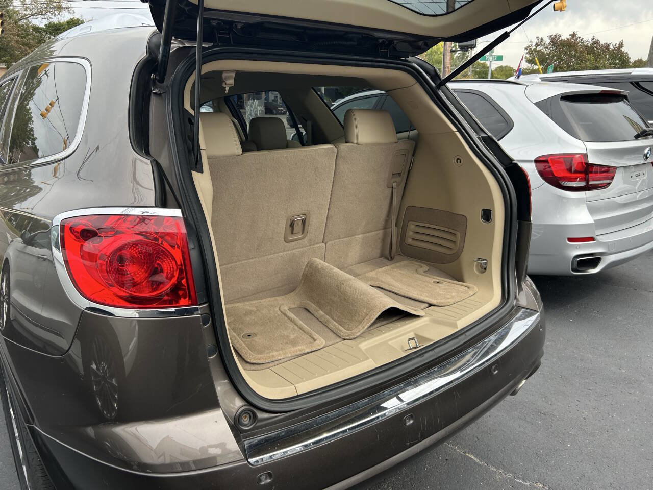 Used 2010 Buick Enclave CXL image 8