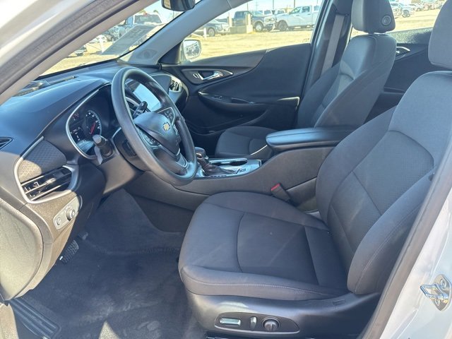 Used 2025 Chevrolet Malibu LT image 2