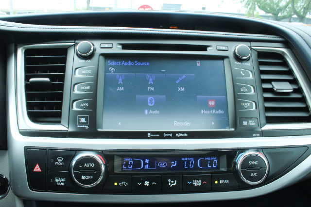 Used 2017 Toyota Highlander Limited AWD/4WD image 20