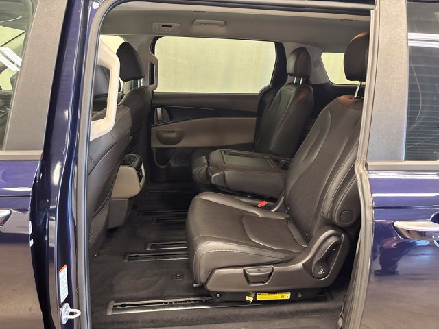 Used 2026 Kia Carnival FWD image 14