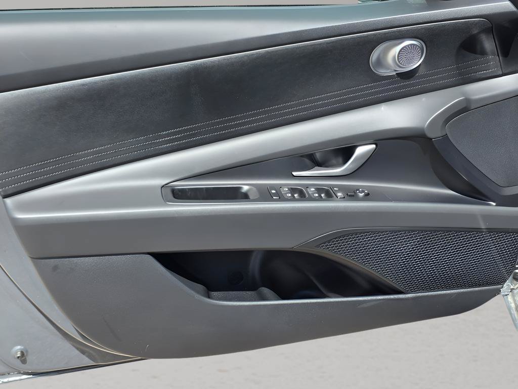 New 2026 Hyundai Elantra SE w/ Cargo Package FWD image 12