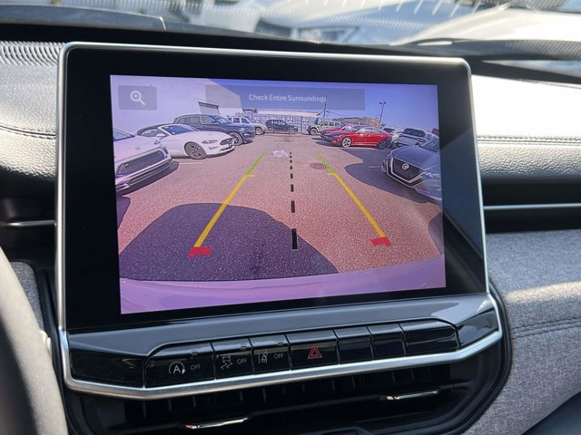 Used 2024 Jeep Compass Latitude image 28