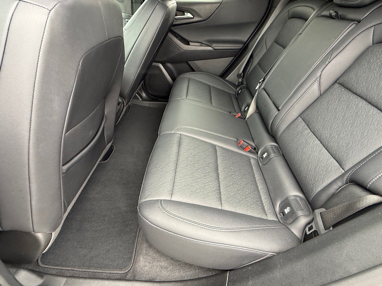 Used 2025 Chevrolet Equinox LT w/ Convenience Package II FWD image 11