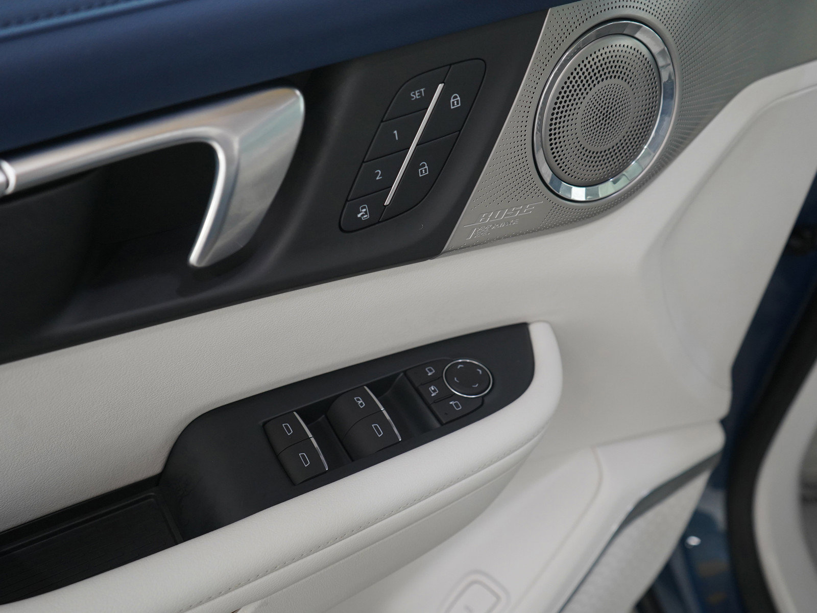 Used 2025 Buick Enclave Avenir image 22