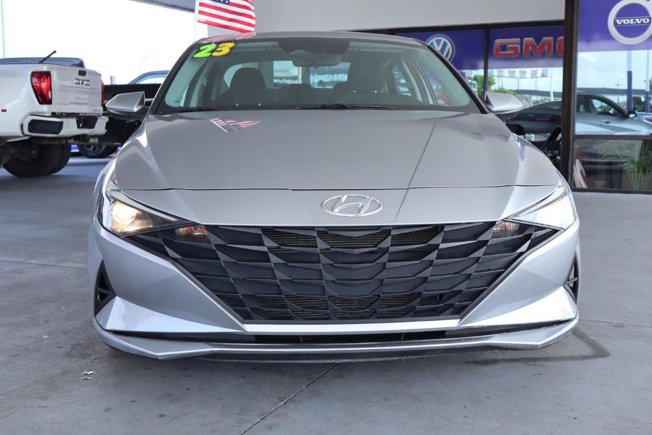 Used 2023 Hyundai Elantra SEL w/ Cargo Package FWD image 11