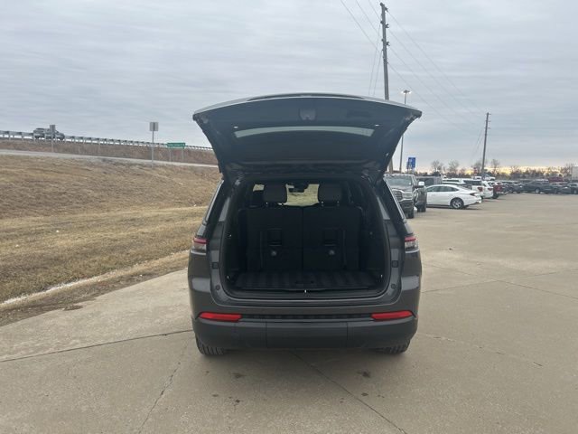 New 2025 Jeep Grand Cherokee L Altitude image 9