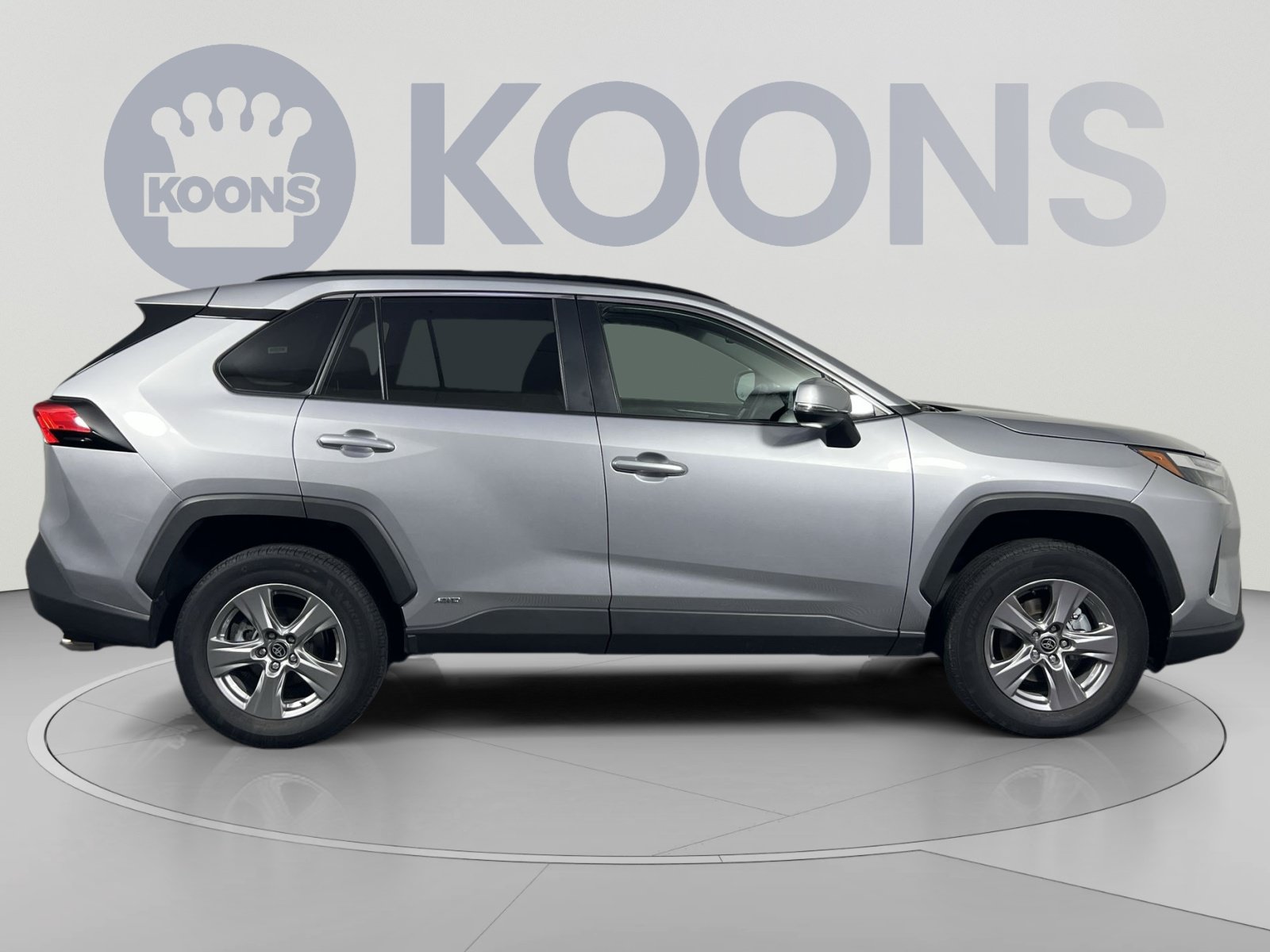 Used 2025 Toyota RAV4 XLE AWD/4WD image 8