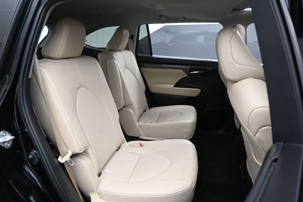 Used 2024 Toyota Highlander Limited AWD/4WD image 18